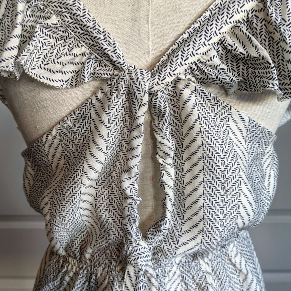 Current Air Top Ruffled Tie Back Straps Sleeveless Ruched Off-White Navy M NWT - Picture 11 of 16